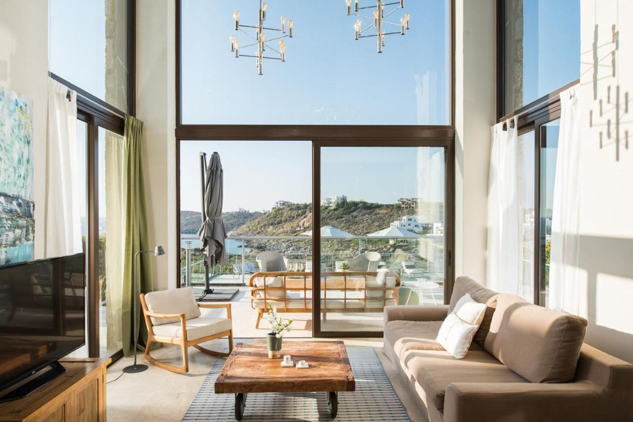 Magnifique Villa Avec Piscine Au Bord De Mer Chorafakia Exterior photo